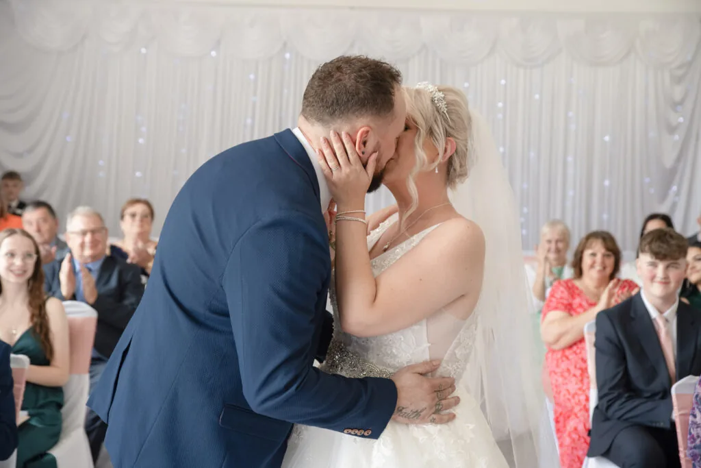 Landwades Hall Wedding Photographer, photo 2