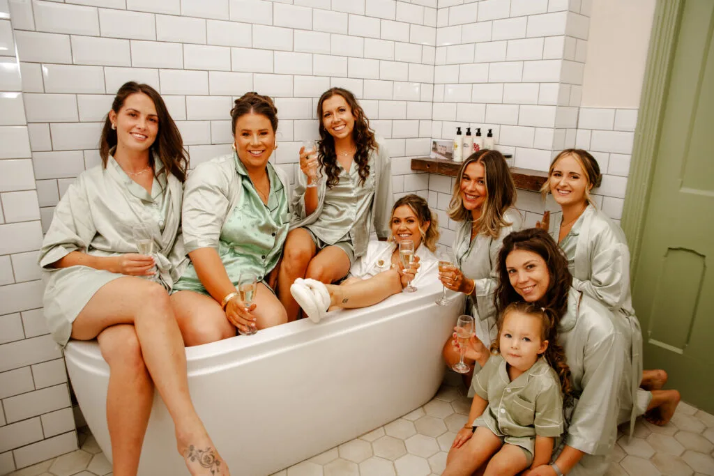 Bridesmaids piled into a bath during morning prep