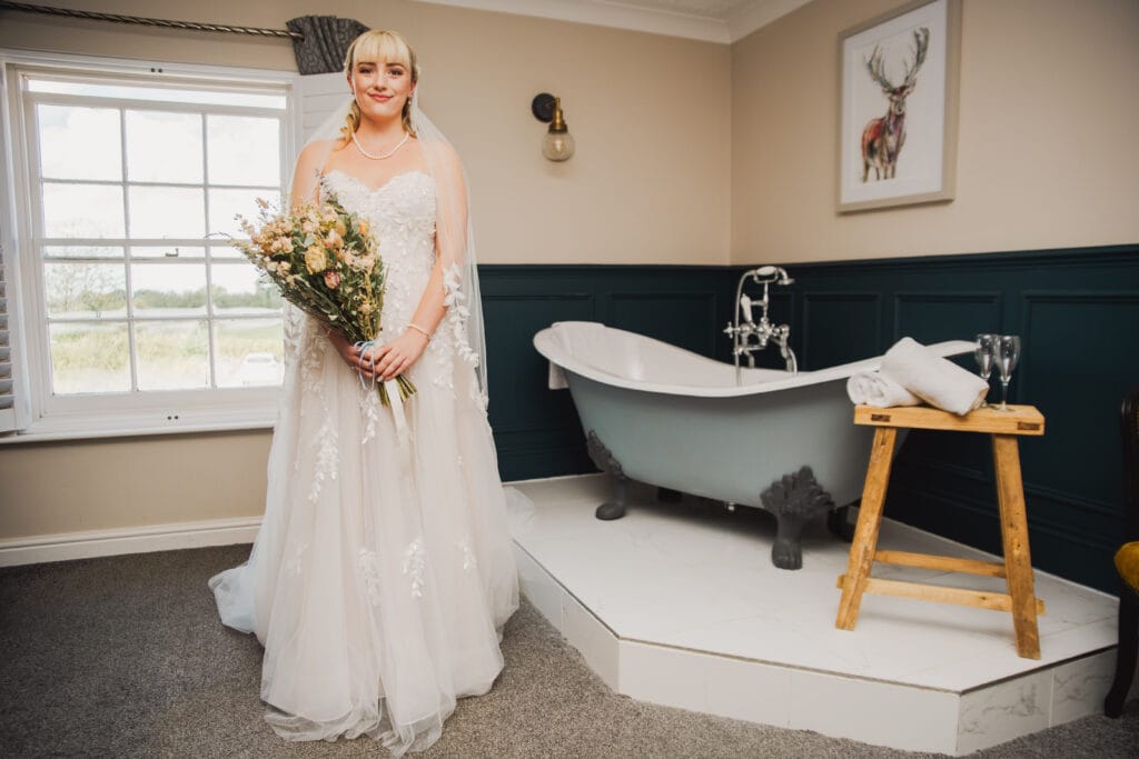 Sophie & Wesley – The Leagate Inn​, Coningsby, photo 2