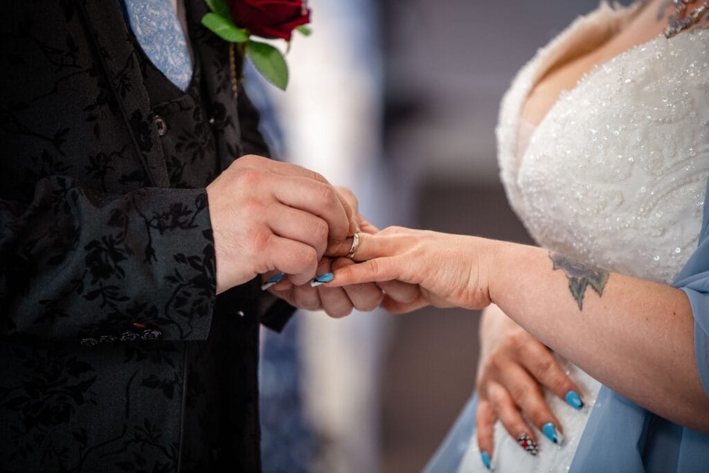 Kelly & Andrew – Stamford Registry Office, photo 3